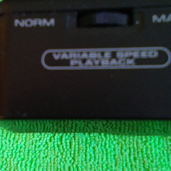 GE 3-5366A Portable Cassette Player - Picture 2 of 9